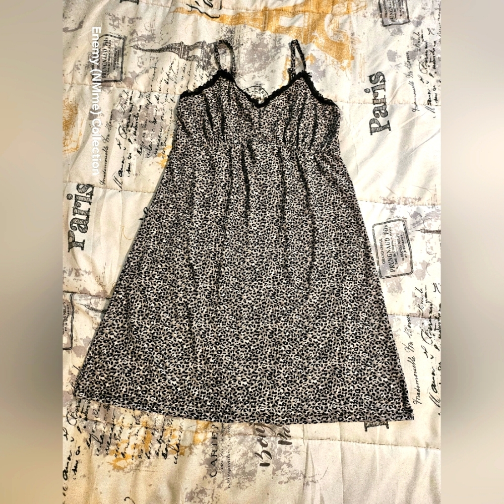 Chic Black and White Spaghetti Strap night Dress and matching robe